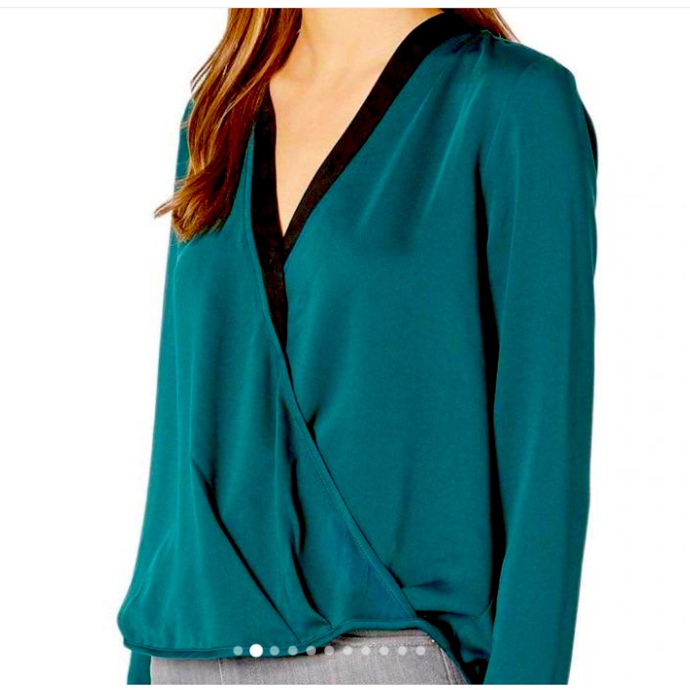 BCBGMAXAZRIA MaxAzria Women’s Contrast Trim Surplice Drape Blouse Green Sz S